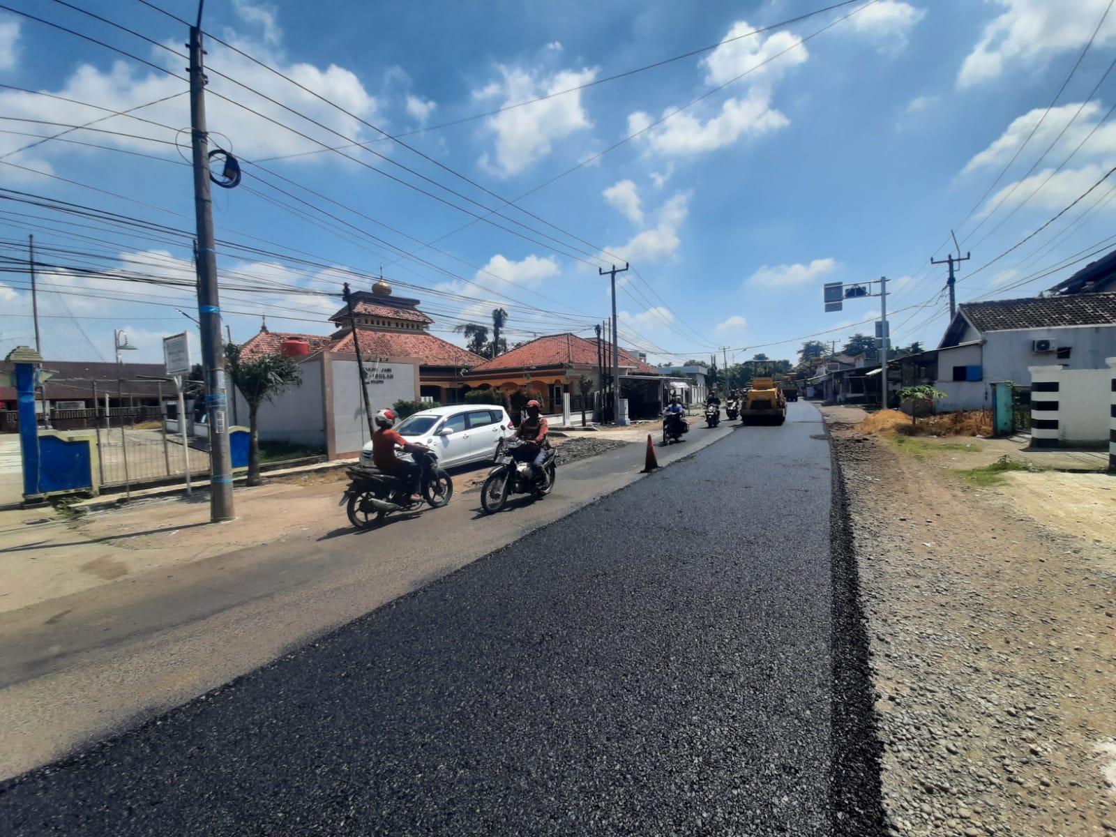 Pekerjaan Konstruksi Jalan Penggelaran Hotmix Palumbon Sari - Karawang